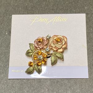 Flower brooch with rhinestones